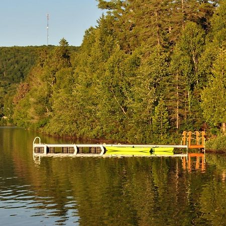 Motel Ours Bleu Lac-Saguay Exteriér fotografie