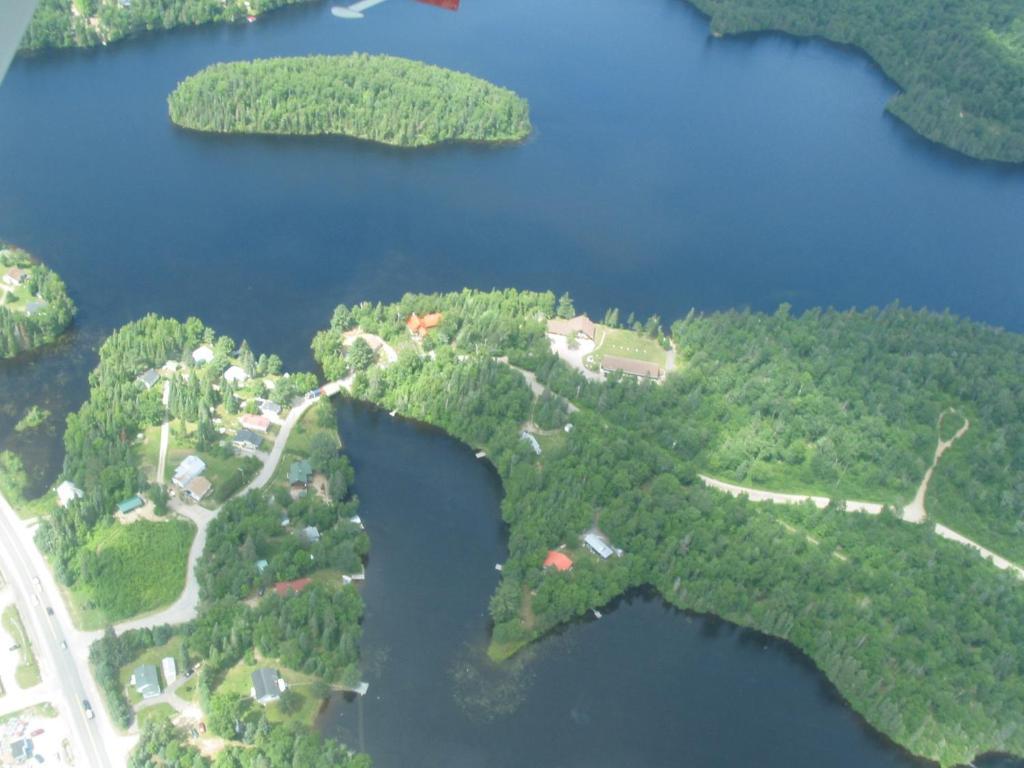 Motel Ours Bleu Lac-Saguay Exteriér fotografie