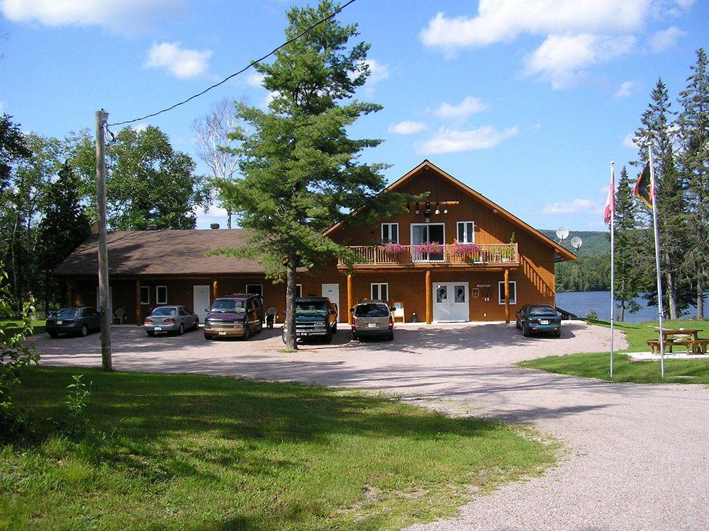 Motel Ours Bleu Lac-Saguay Exteriér fotografie