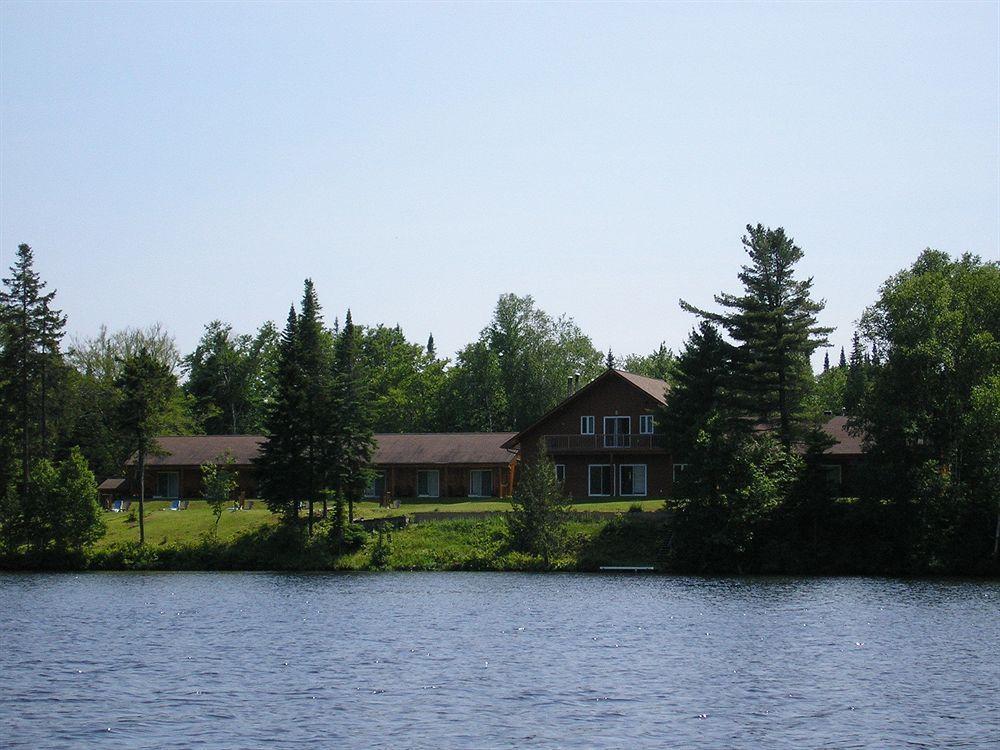 Motel Ours Bleu Lac-Saguay Exteriér fotografie