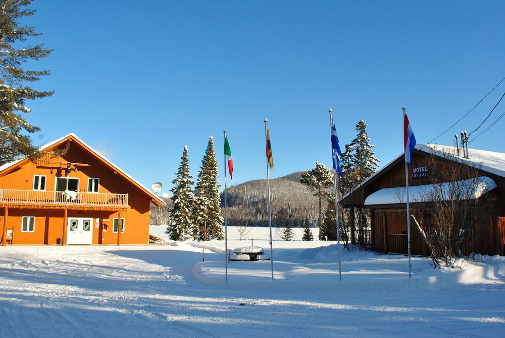 Motel Ours Bleu Lac-Saguay Exteriér fotografie