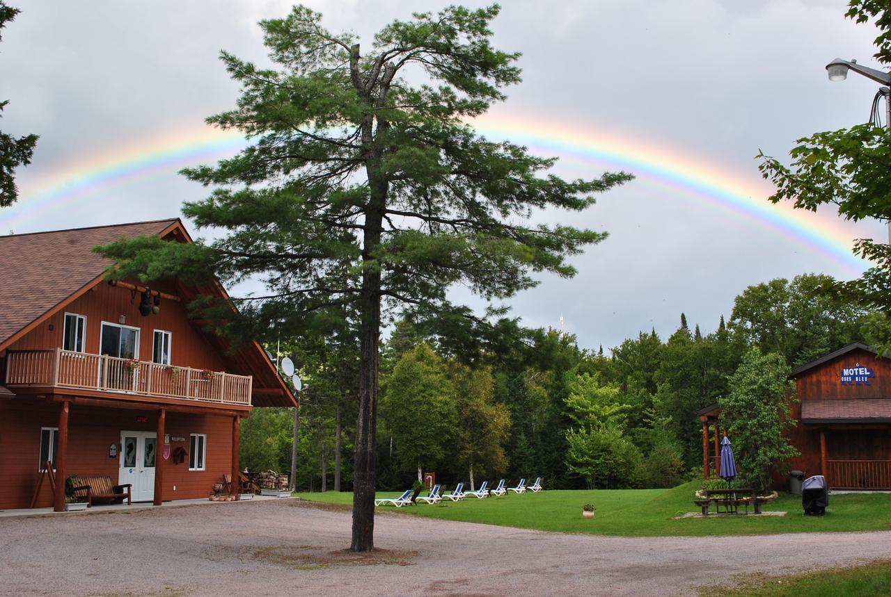 Motel Ours Bleu Lac-Saguay Exteriér fotografie