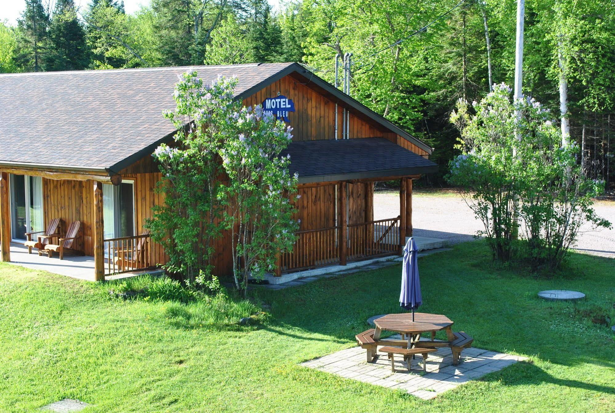 Motel Ours Bleu Lac-Saguay Exteriér fotografie