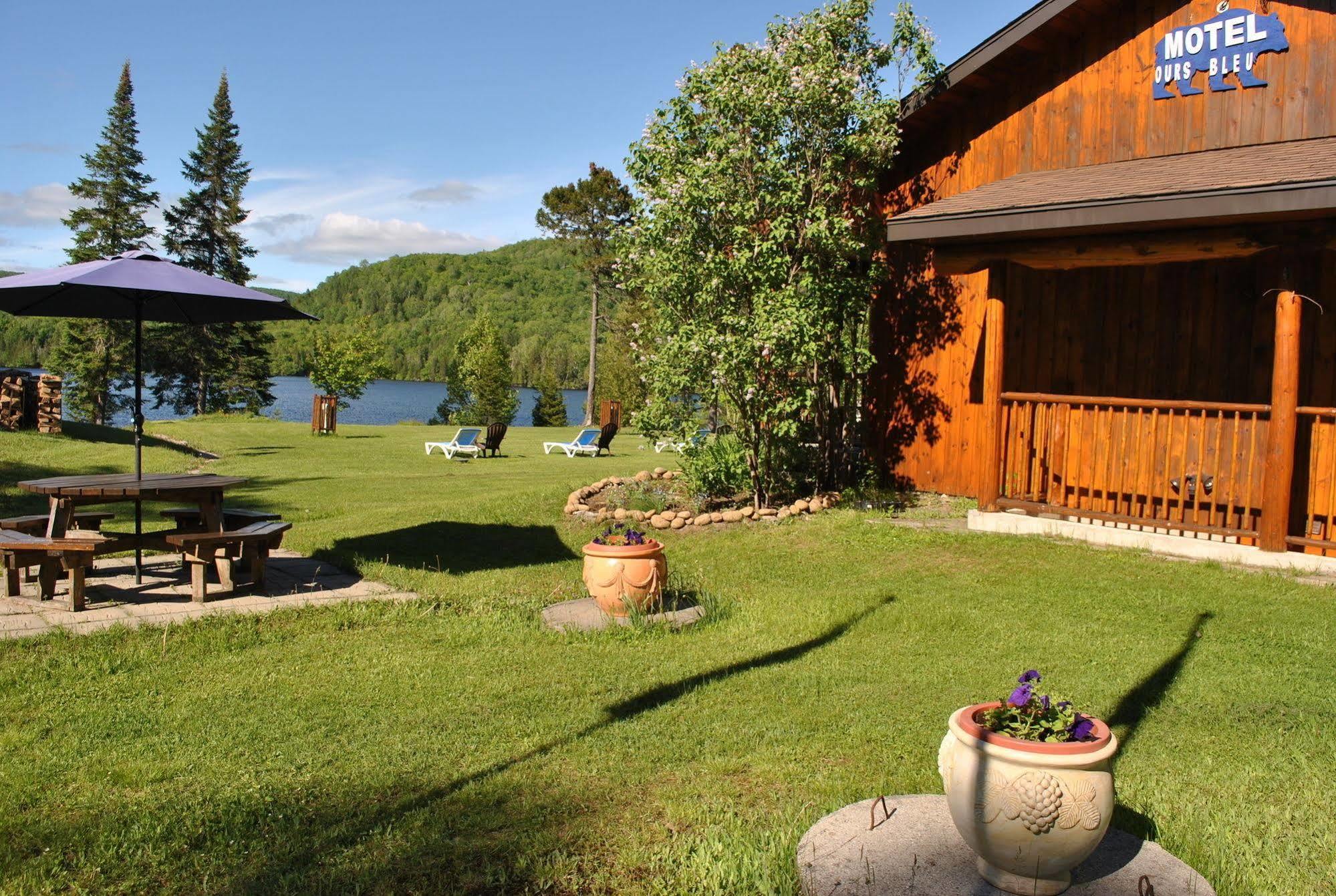 Motel Ours Bleu Lac-Saguay Exteriér fotografie