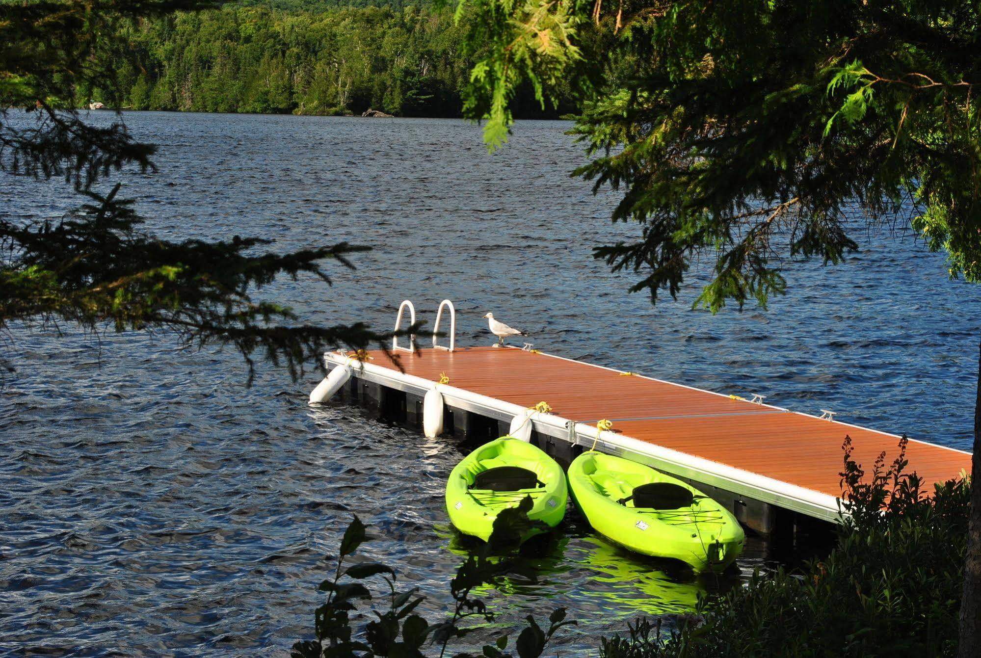 Motel Ours Bleu Lac-Saguay Exteriér fotografie