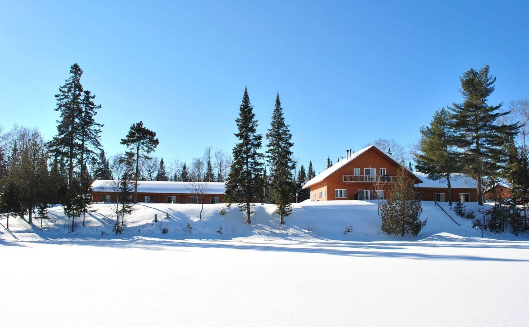 Motel Ours Bleu Lac-Saguay Exteriér fotografie