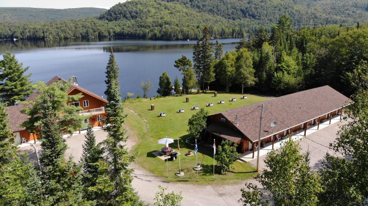 Motel Ours Bleu Lac-Saguay Exteriér fotografie