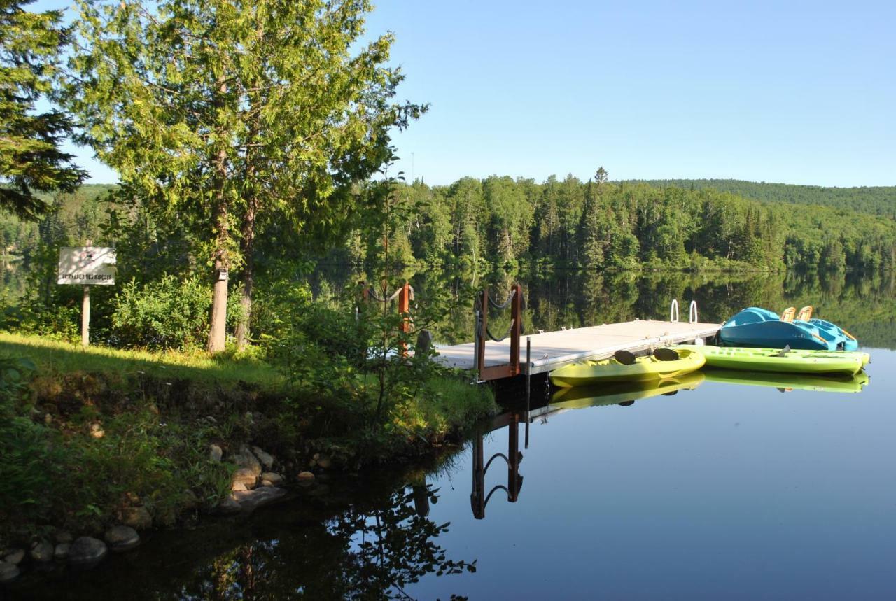 Motel Ours Bleu Lac-Saguay Exteriér fotografie