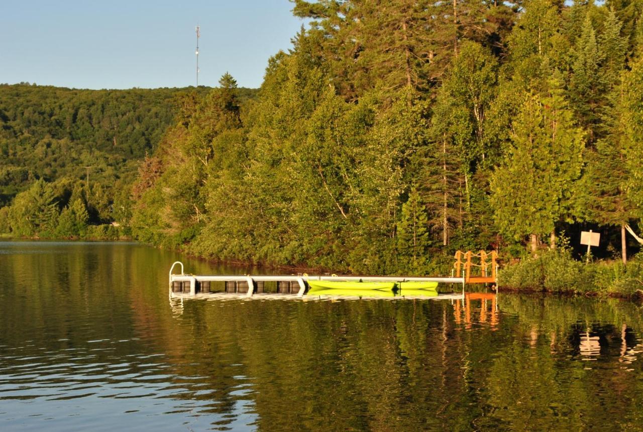 Motel Ours Bleu Lac-Saguay Exteriér fotografie