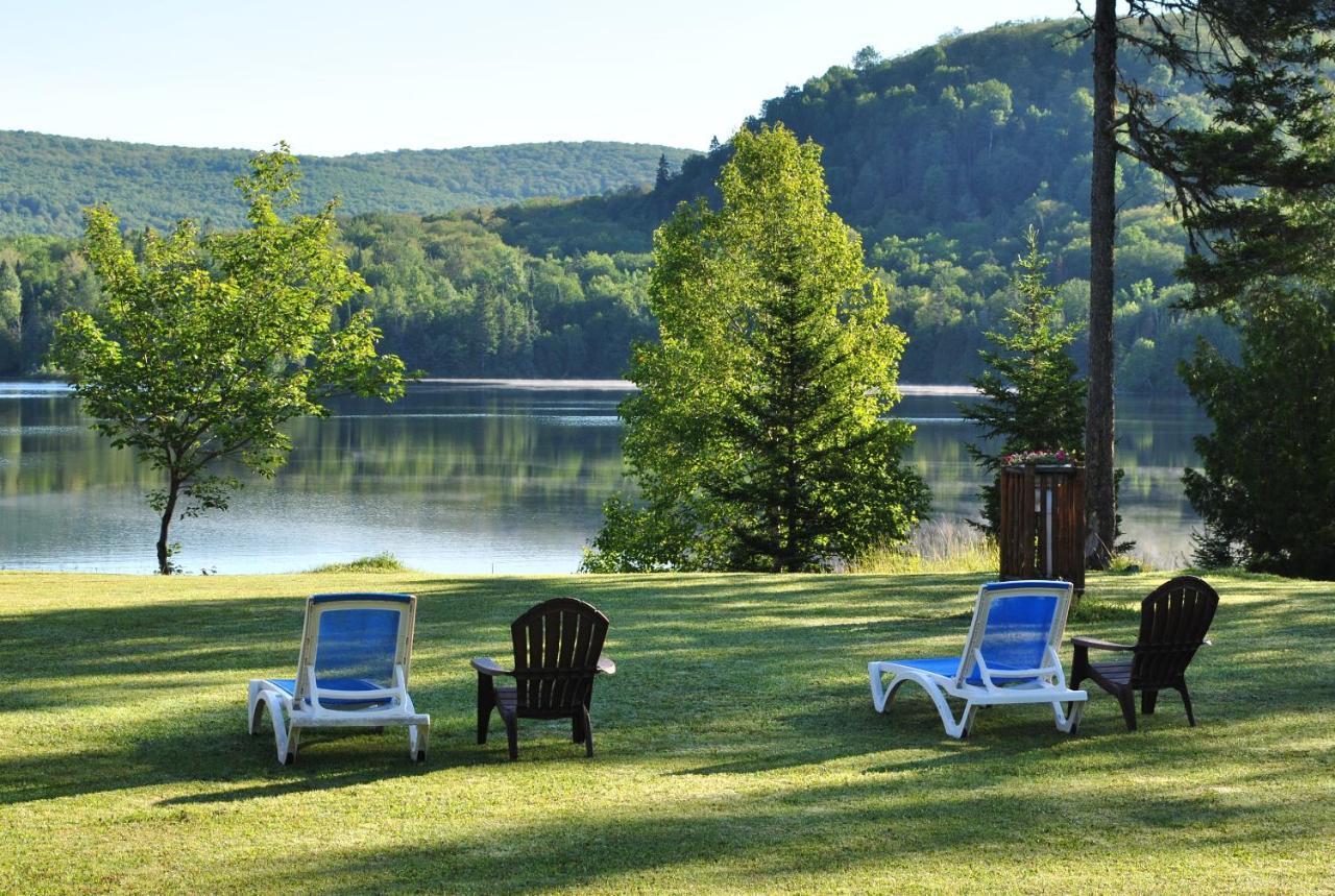 Motel Ours Bleu Lac-Saguay Exteriér fotografie