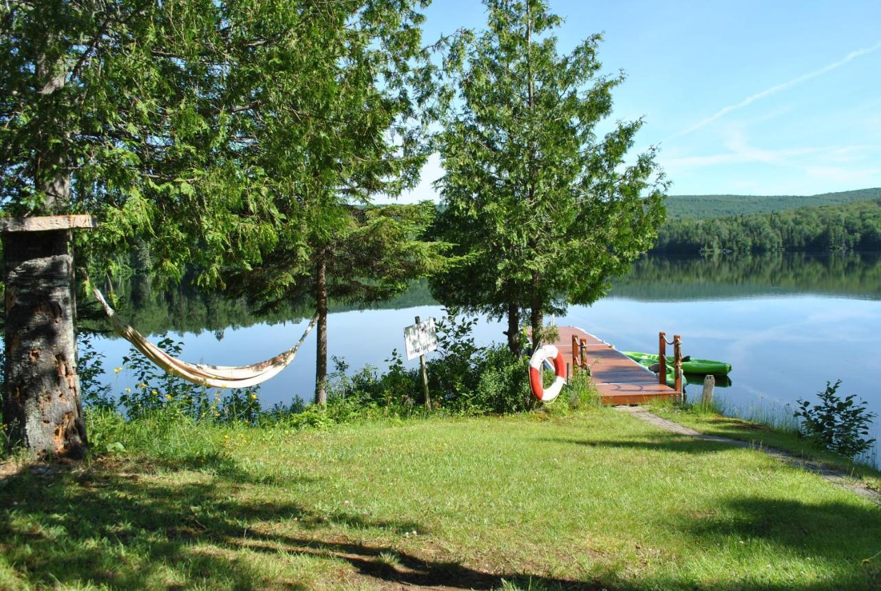 Motel Ours Bleu Lac-Saguay Exteriér fotografie